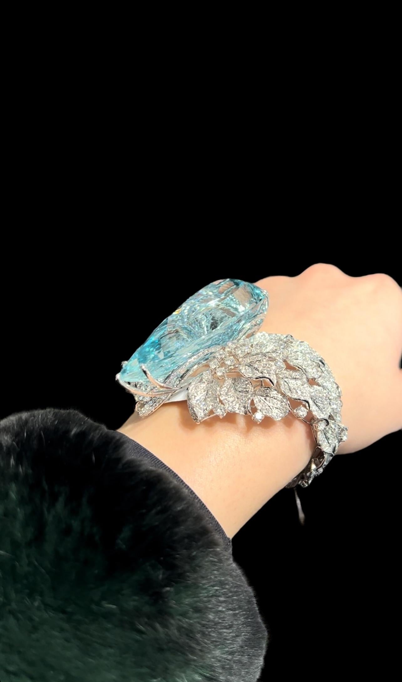 Bracciale in oro bianco 18 carati con acquamarina da 156,15 carati e diamanti da 16,50 carati - One-of-a-Kin in vendita 3
