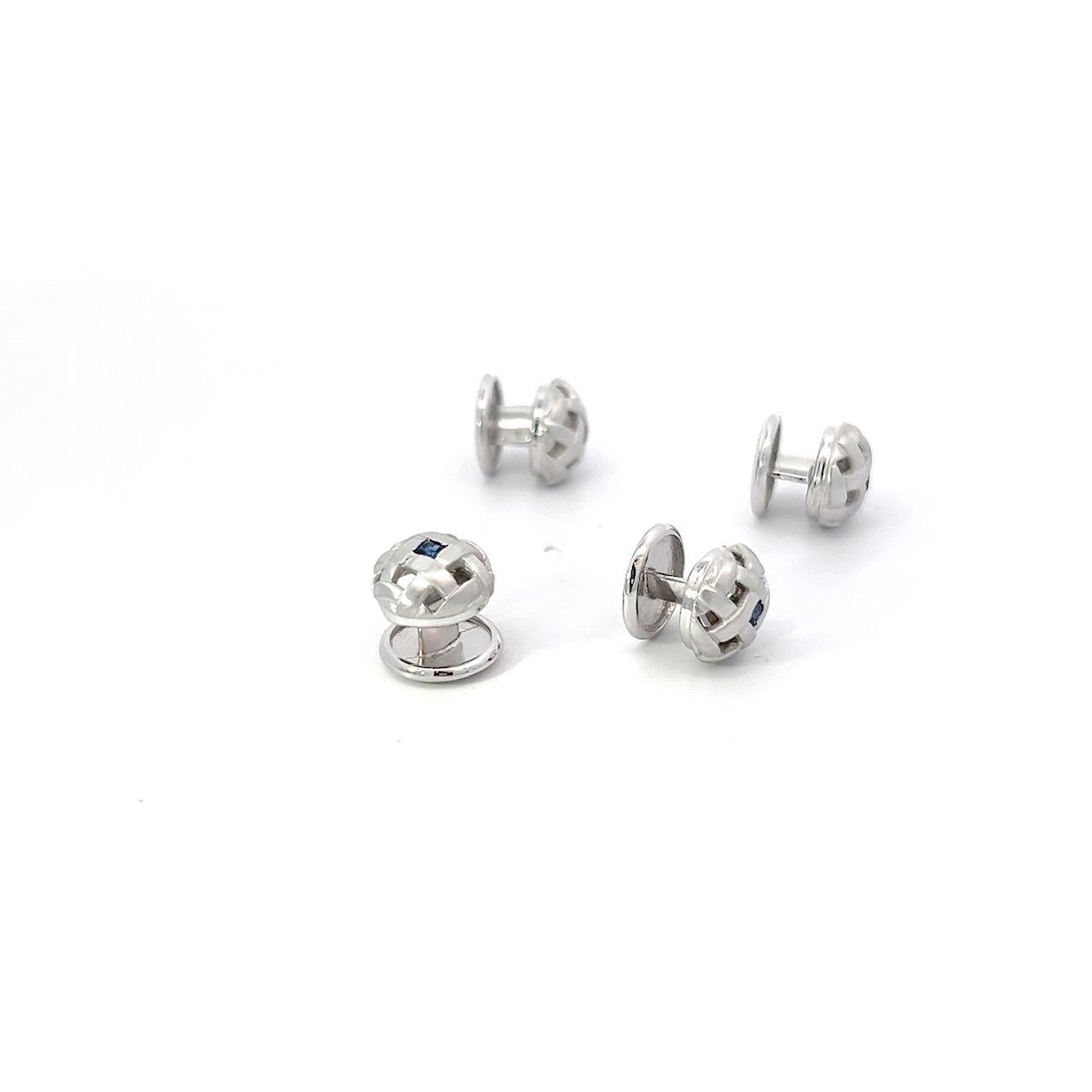 Boutons de manchette et clous carrés en or blanc 18 carats sertis de saphirs bleus en vente 2