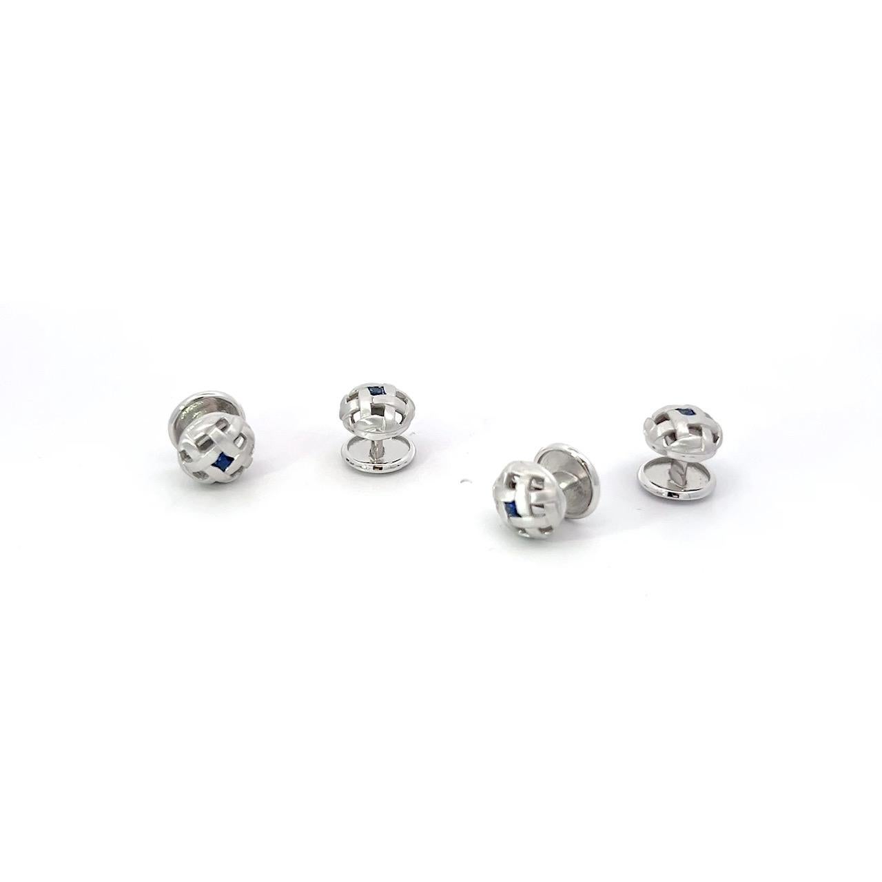 Boutons de manchette et clous carrés en or blanc 18 carats sertis de saphirs bleus en vente 3
