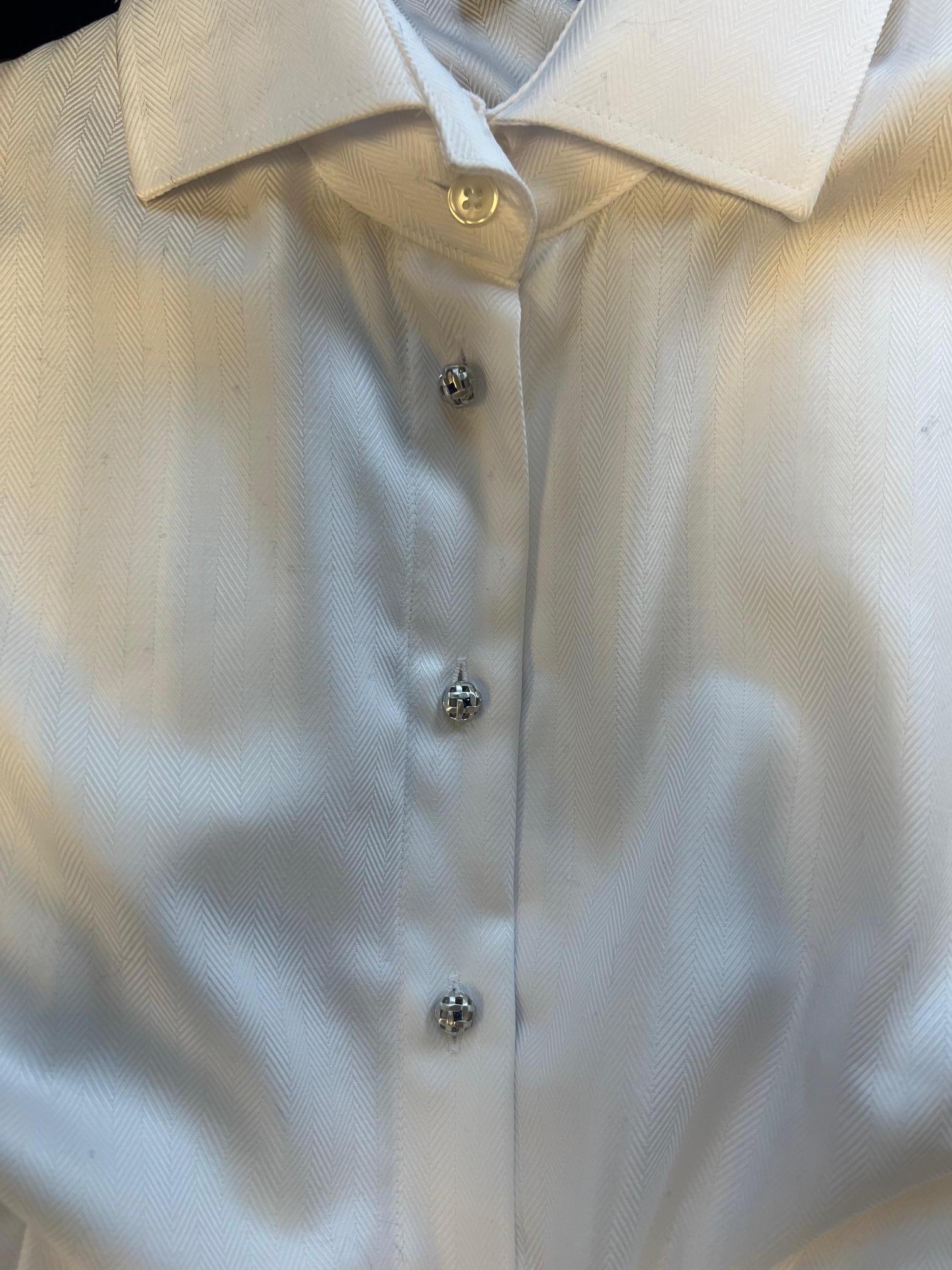 Boutons de manchette et clous carrés en or blanc 18 carats sertis de saphirs bleus en vente 4