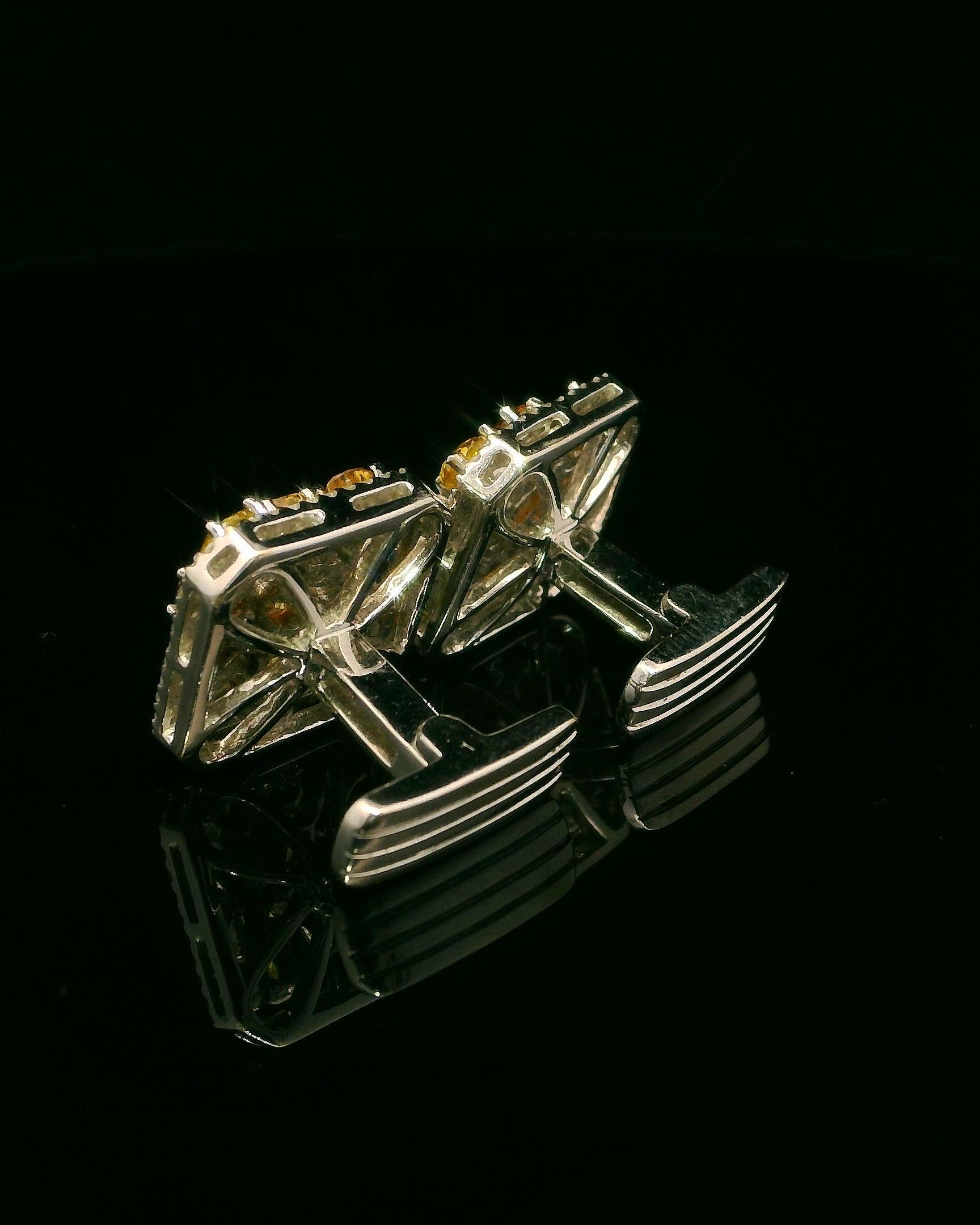 Manschettenknöpfe aus 18 Karat Weißgold mit seltenen Fancy Color-Diamanten und weißem Diamant-Halo im Angebot 5