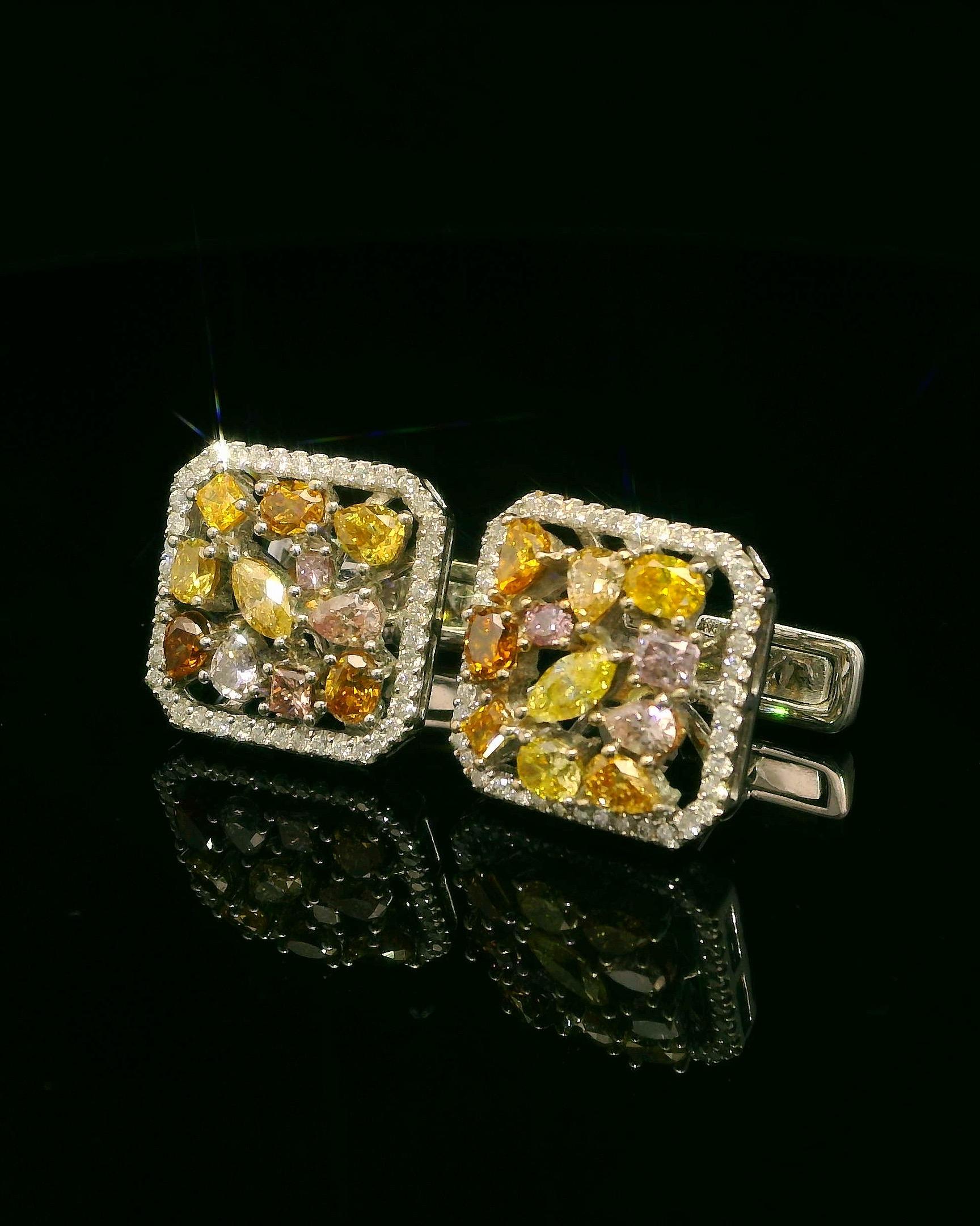 Manschettenknöpfe aus 18 Karat Weißgold mit seltenen Fancy Color-Diamanten und weißem Diamant-Halo im Angebot 3