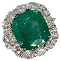 18 Karat Weißgold Diamantring mit 9,08 Karat Smaragd im Kissenschliff im Brillantschliff und 5,36 Karat Diamantring