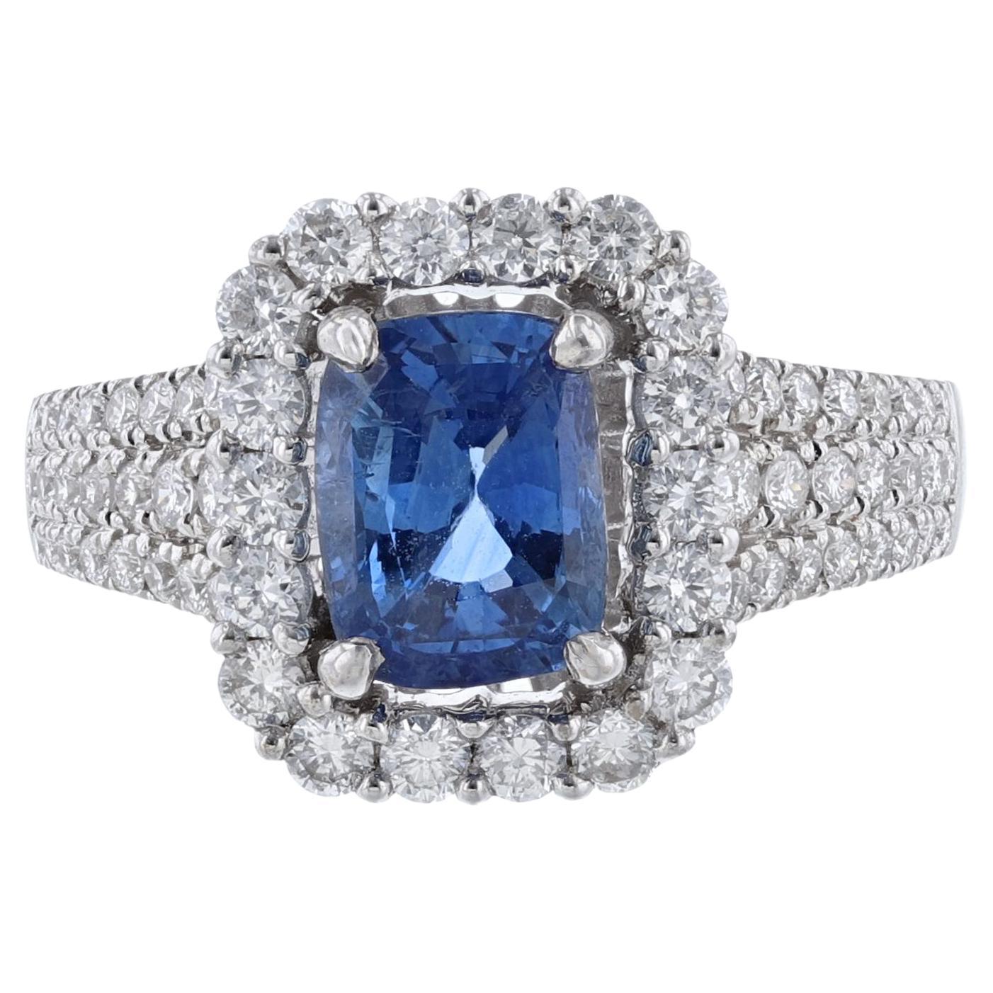 Bague en or blanc 18 carats avec saphir bleu taille coussin et diamants