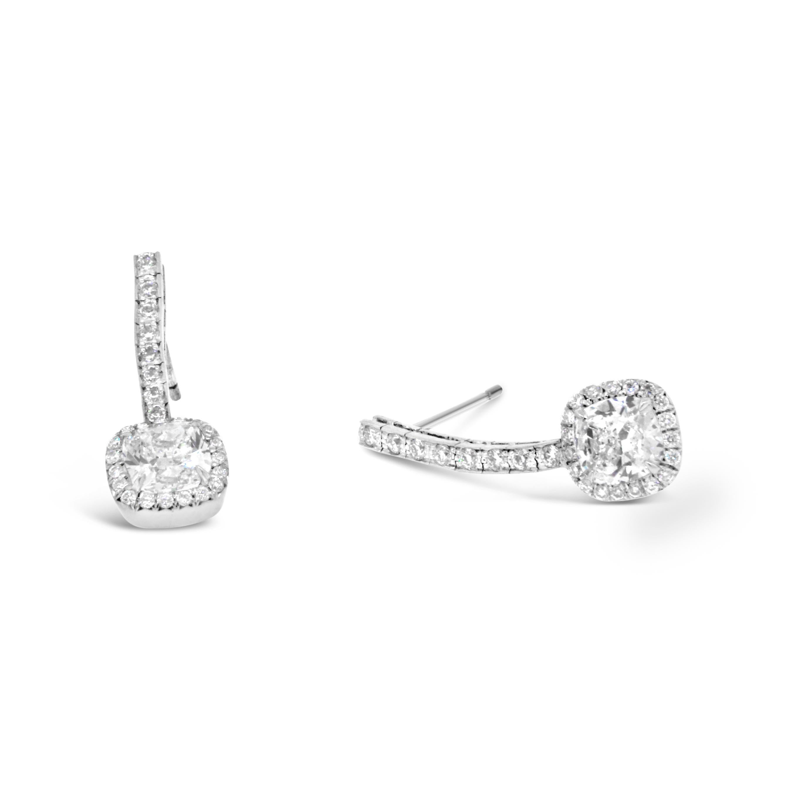Pendants d'oreilles en or blanc 18 carats avec diamants taille coussin en vente 1