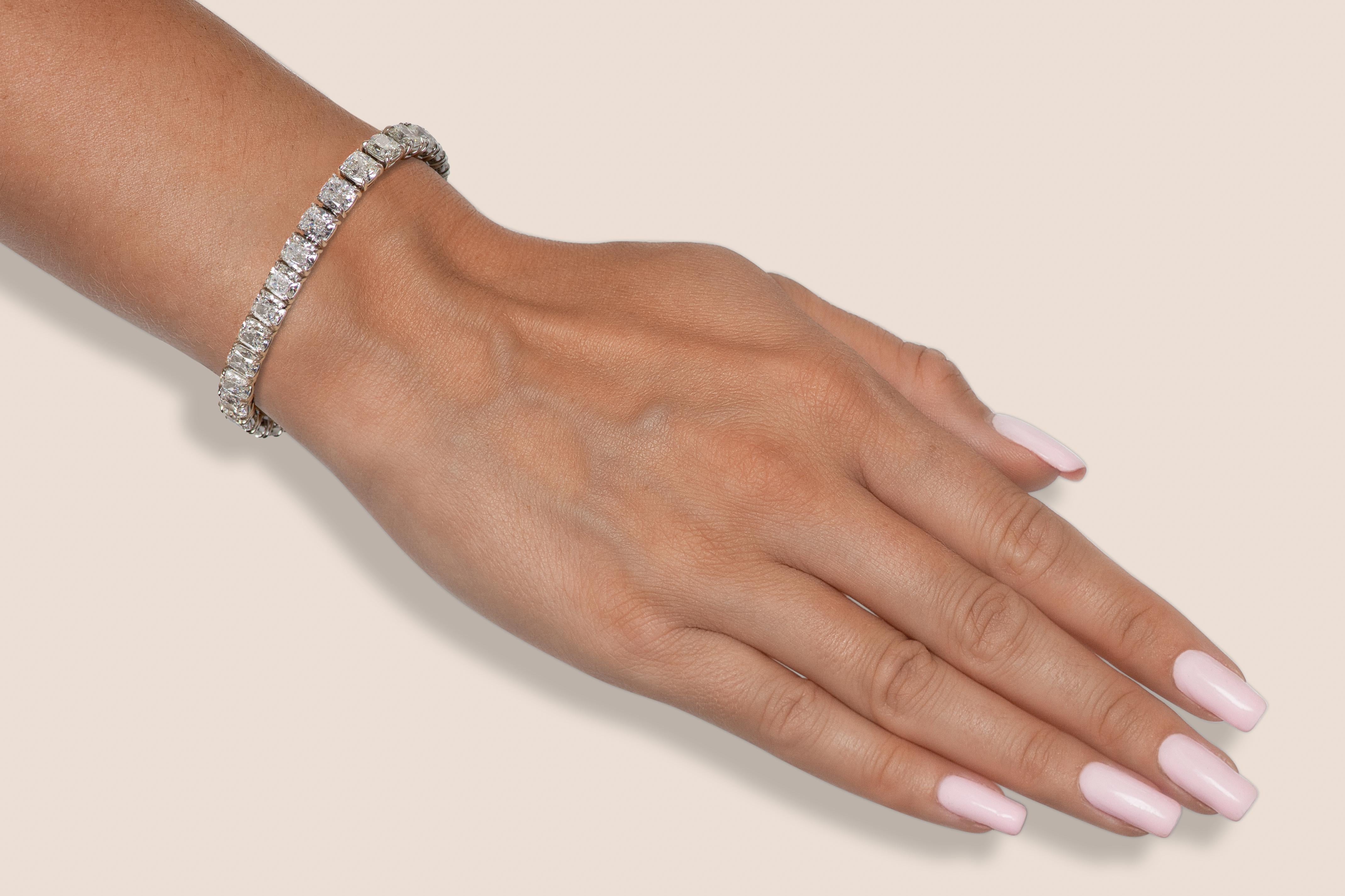 18K White Gold Cushion Cut Diamond Tennis Bracelet TW. 24.76ct In New Condition For Sale In New York, NY