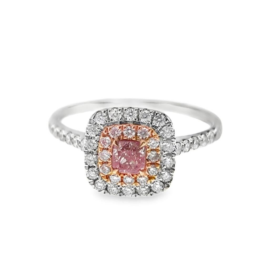 Anillo de compromiso clásico de oro blanco de 18 quilates con diamante rosa fantasía talla cojín