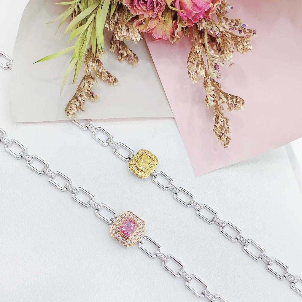 Taille coussin Bracelet à chaîne cubaine en or blanc 18 carats, diamant rose fantaisie taille coussin en vente