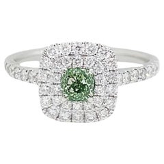 Anillo de oro blanco de 18 quilates con diamante verde talla cojín