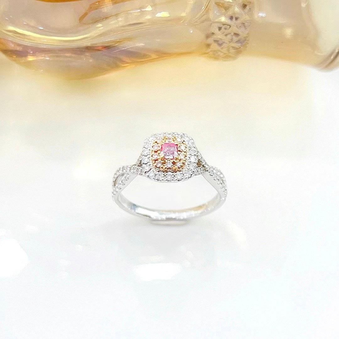 18K White Gold Cushion-Cut Pink Diamond Cross Ring with Diamonds In New Condition For Sale In Kowloon, HK
