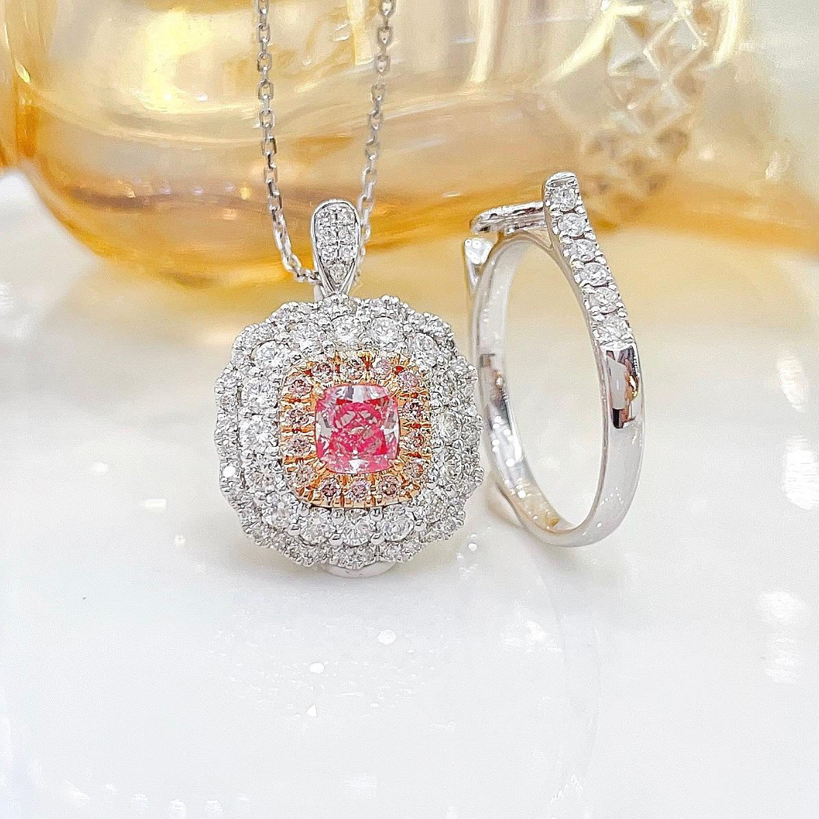 18K White Gold Cushion-Cut Pink Diamond Ring In New Condition For Sale In Kowloon, HK
