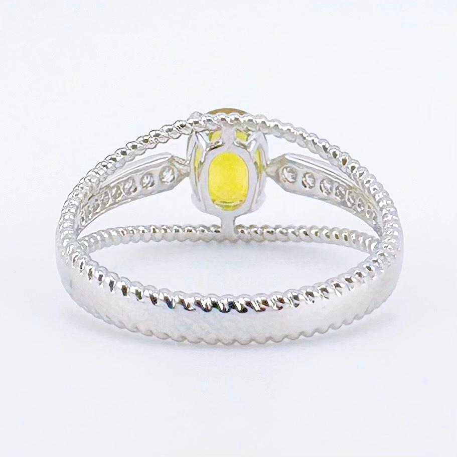 18K White Gold Cushion-Cut Yellow Sapphire Ring with Diamonds In New Condition For Sale In Kowloon, HK
