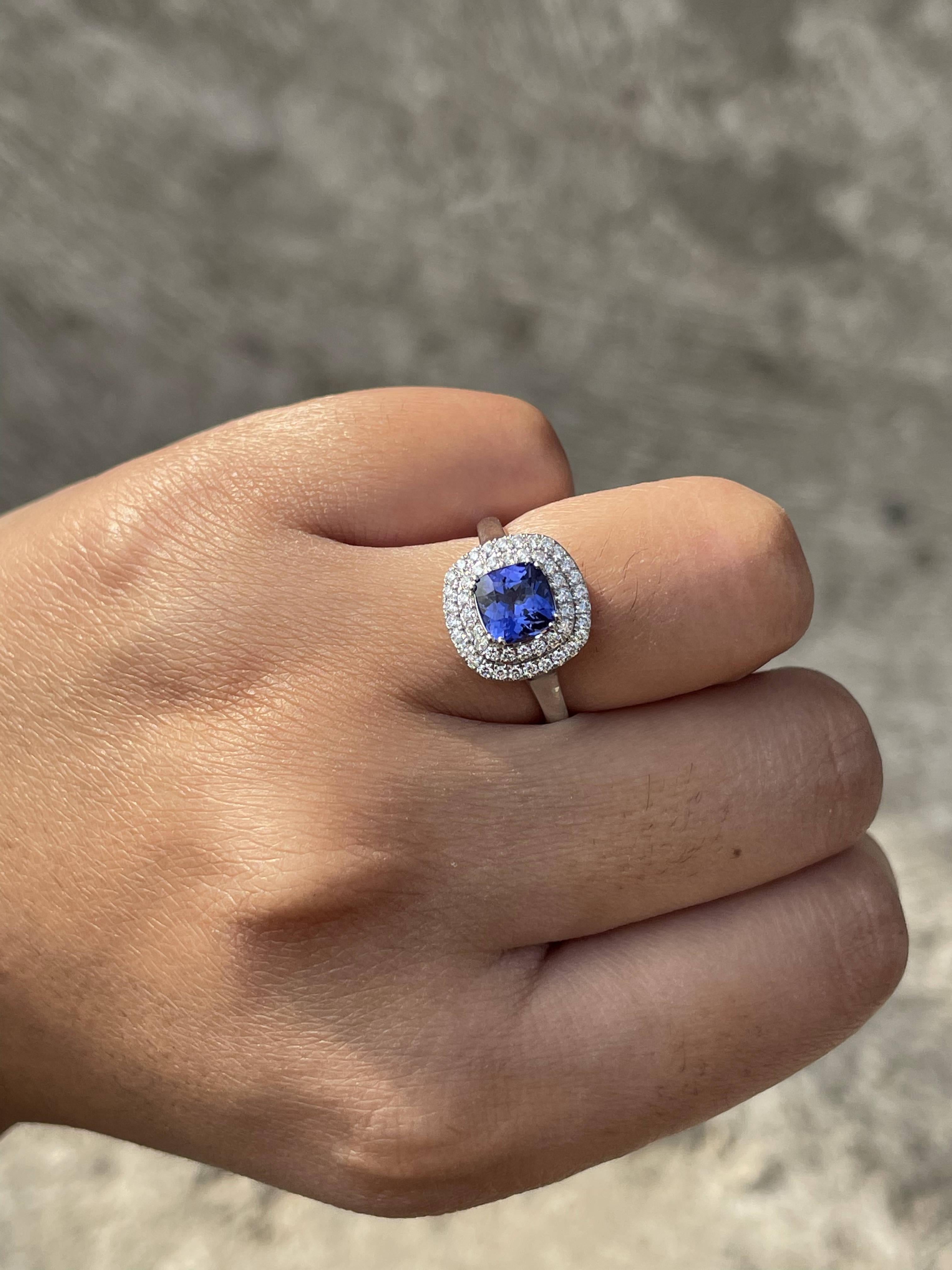 For Sale:  18k Solid White Gold Cushion Cut 1.2 Ct Tanzanite Diamond Ring for Women 9
