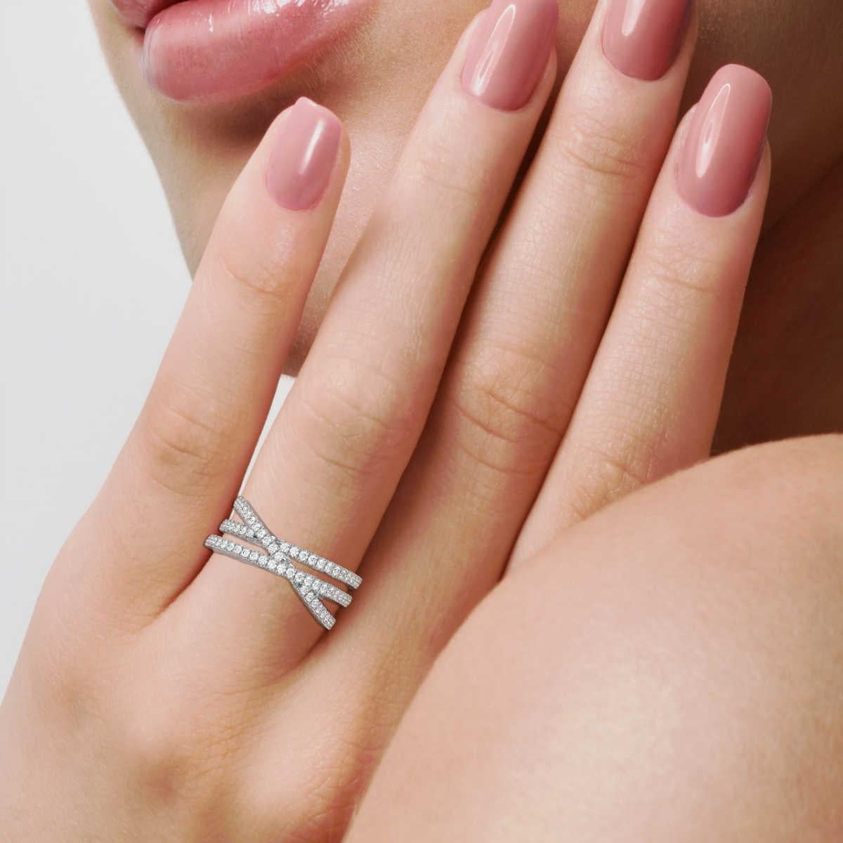Round Cut 18 Karat White Gold Dahlia Interweave Diamond Ring '1/2 Carat' For Sale