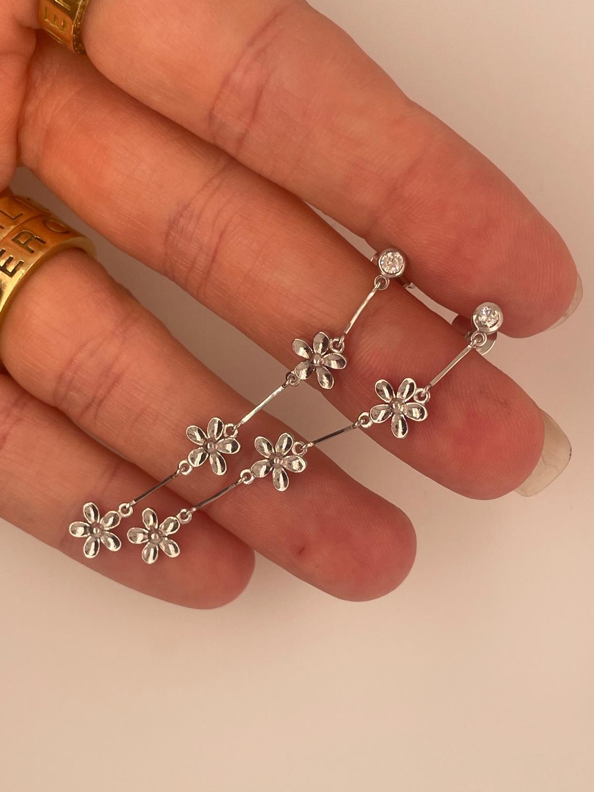 18k white gold daisy diamond drop earrings  For Sale 4