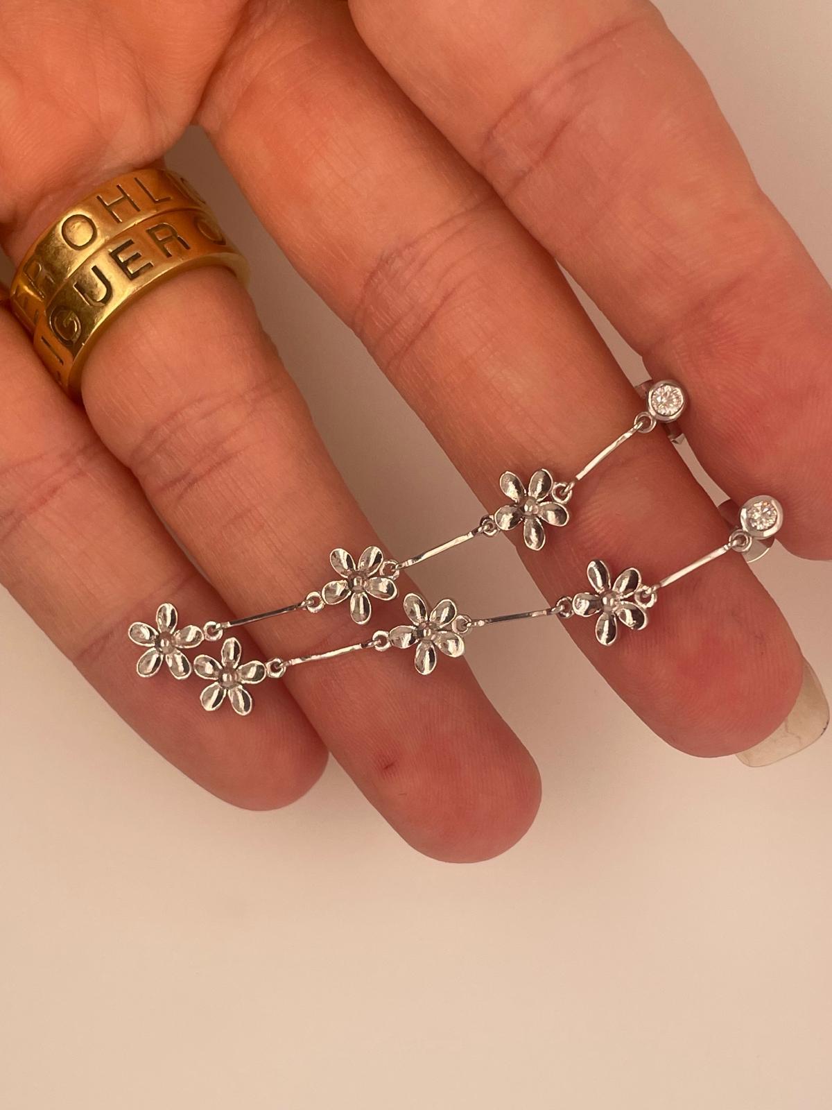 18k white gold daisy diamond drop earrings  For Sale 5