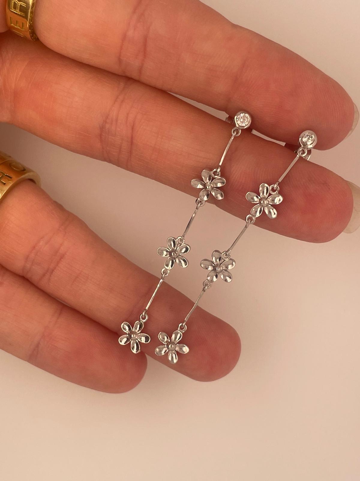 18k white gold daisy diamond drop earrings  For Sale 8