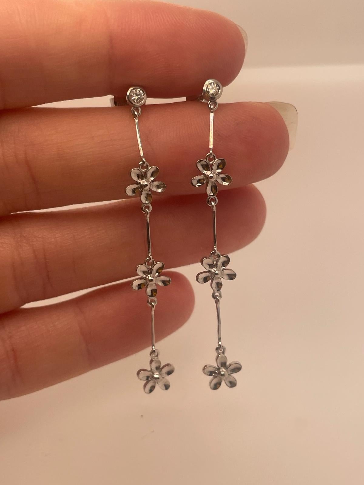 18k white gold daisy diamond drop earrings  For Sale 9