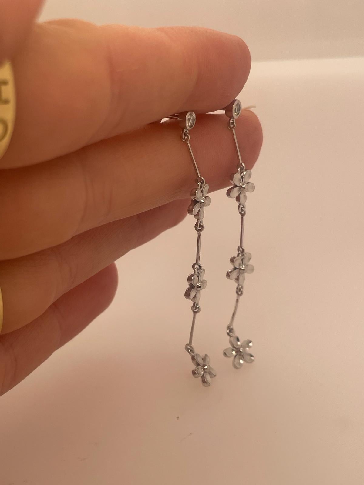 18k white gold daisy diamond drop earrings  For Sale 10