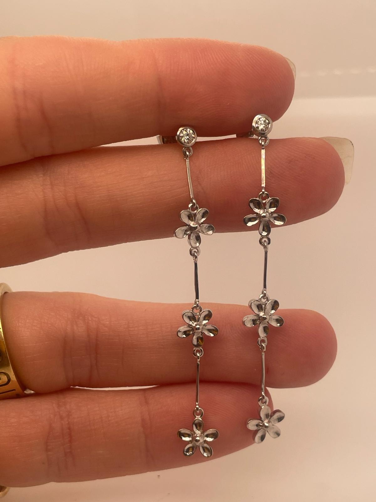 18k white gold daisy diamond drop earrings  For Sale 11