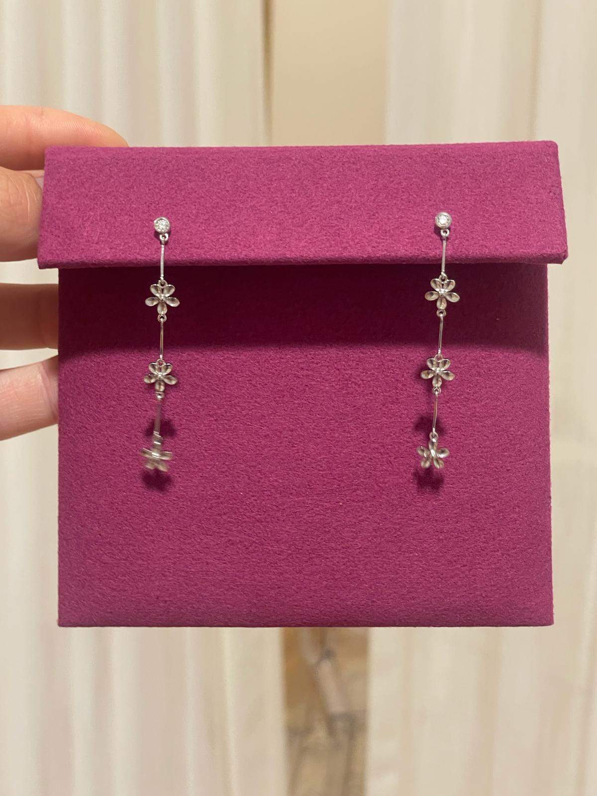 Women's or Men's 18k white gold daisy diamond drop earrings  For Sale