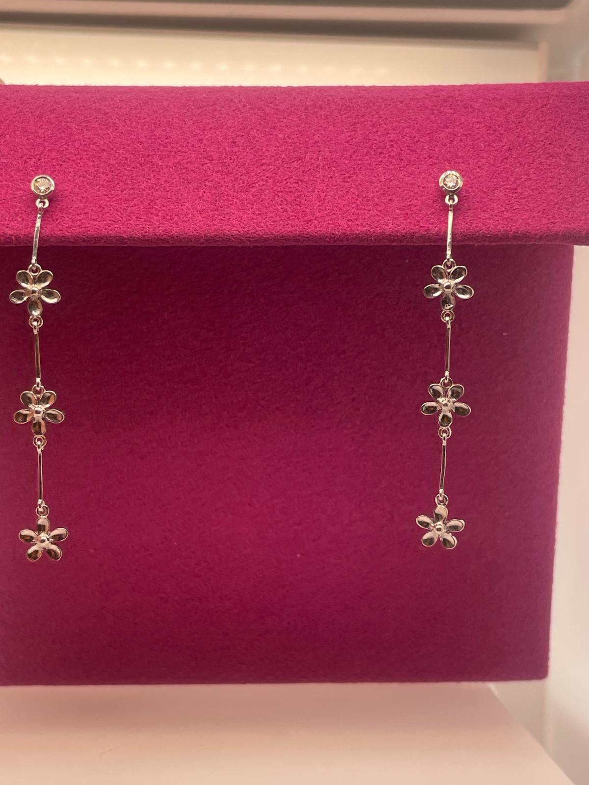 18k white gold daisy diamond drop earrings  For Sale 1