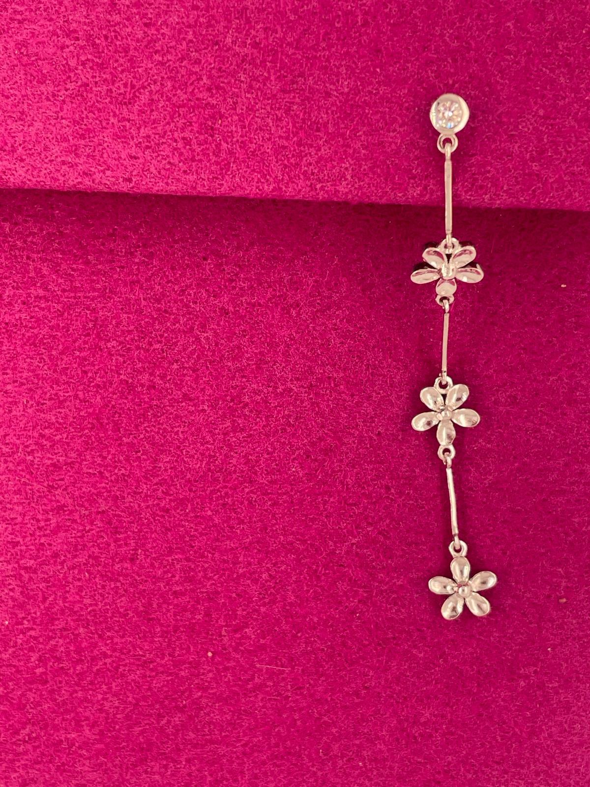 18k white gold daisy diamond drop earrings  For Sale 2
