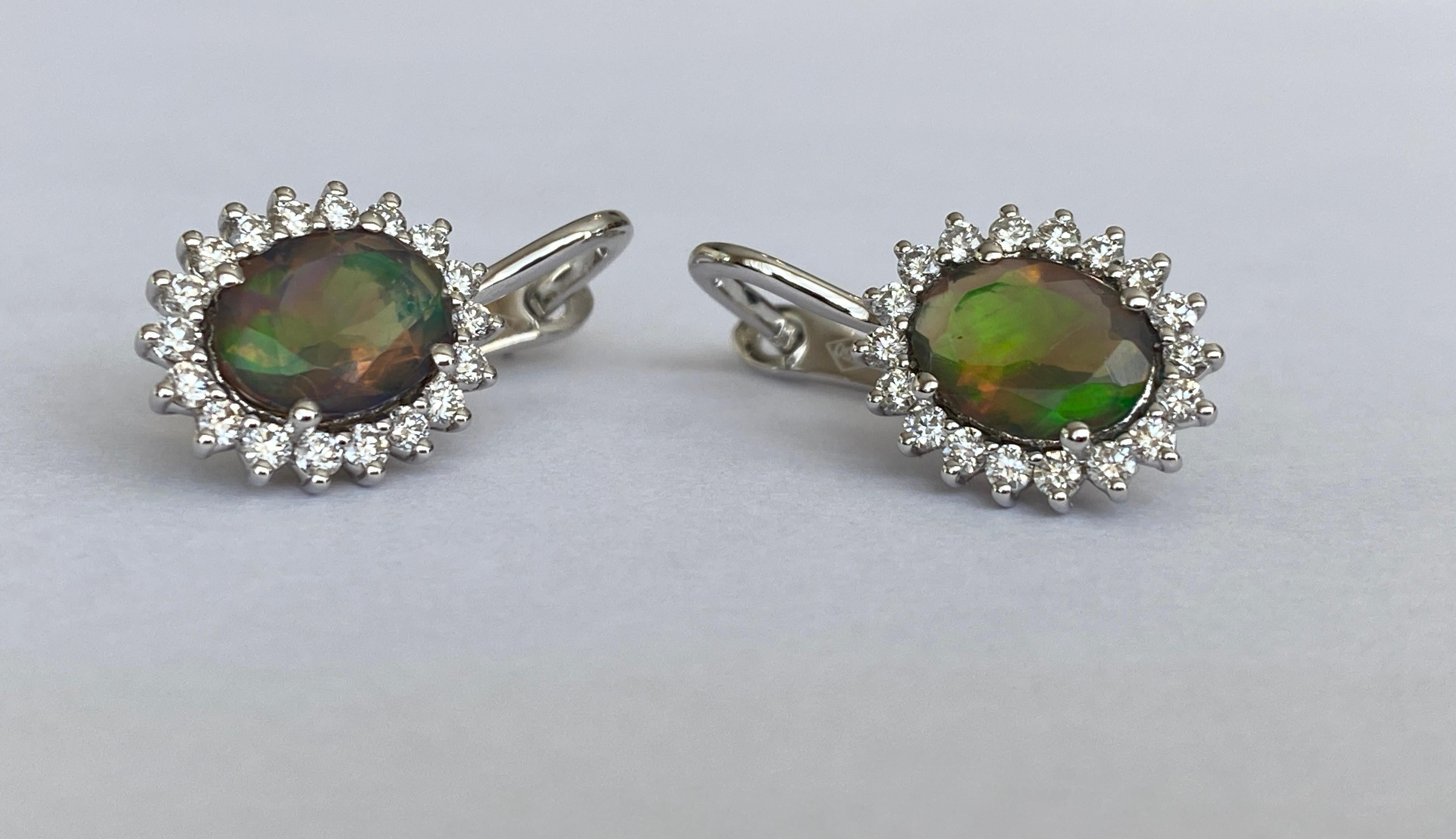 Orecchini pendenti in oro bianco 18 carati con opali australiani neri di fuoco e diamanti in vendita 5