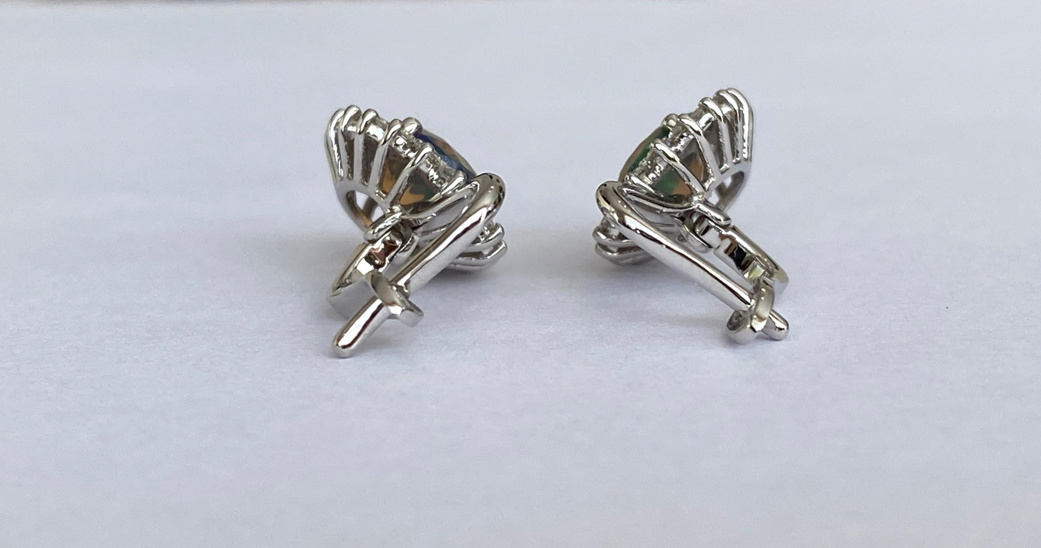 Orecchini pendenti in oro bianco 18 carati con opali australiani neri di fuoco e diamanti in vendita 7