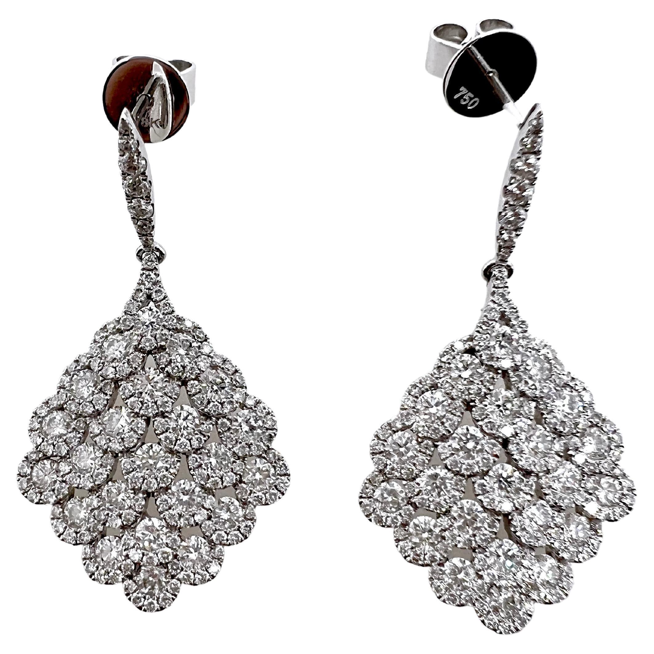 Contemporary 18k White Gold Dangling Diamond Honeycomb Earrings For Sale