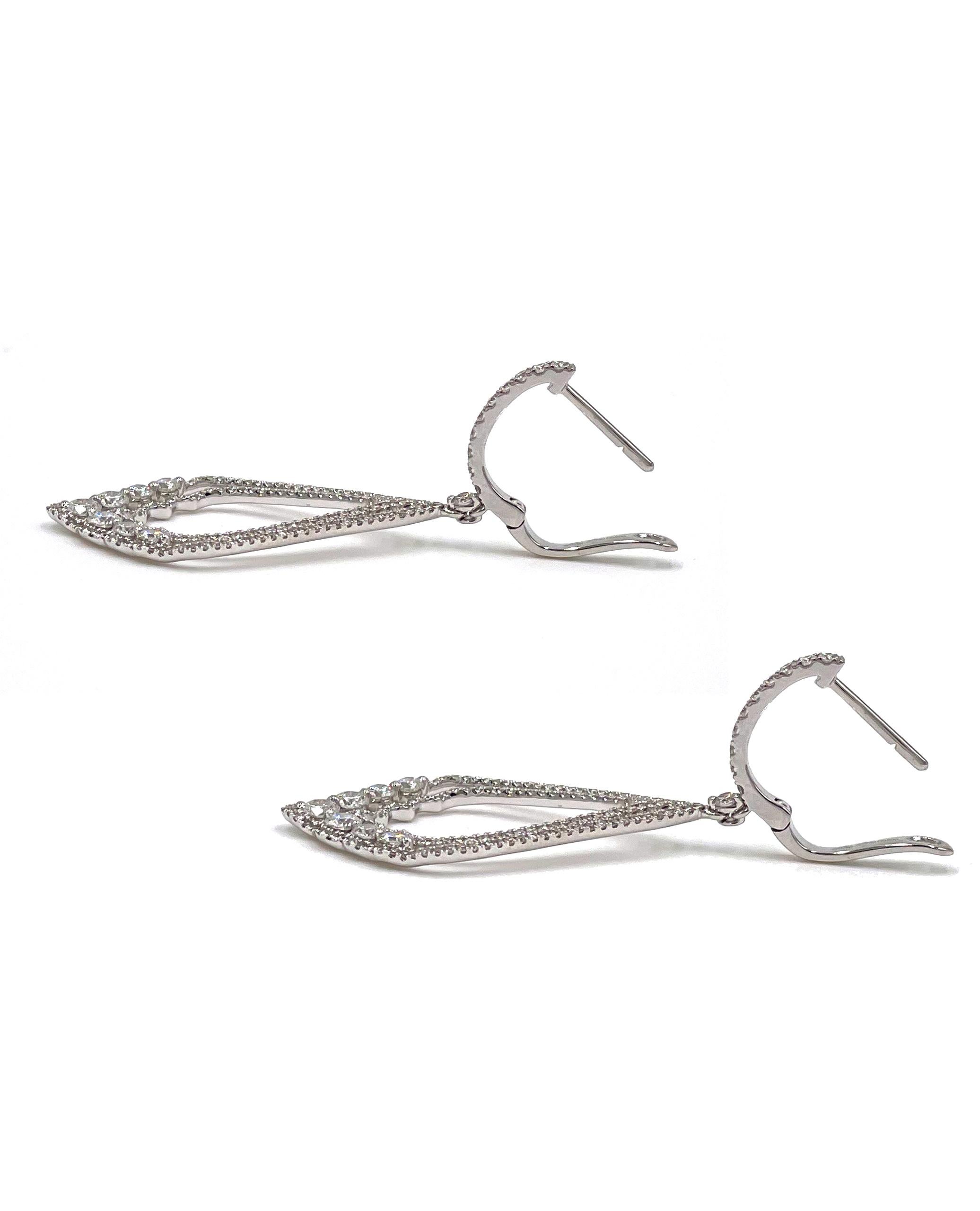 Contemporary 18K White Gold Dangling Earrings with Diamonds For Sale