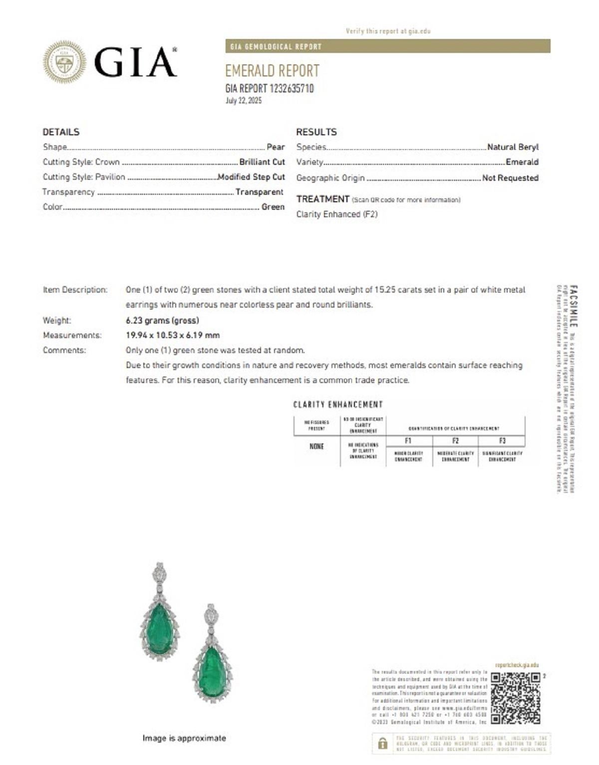 Boucles d'oreilles pendantes en or blanc 18K avec émeraudes et diamants Unisexe en vente
