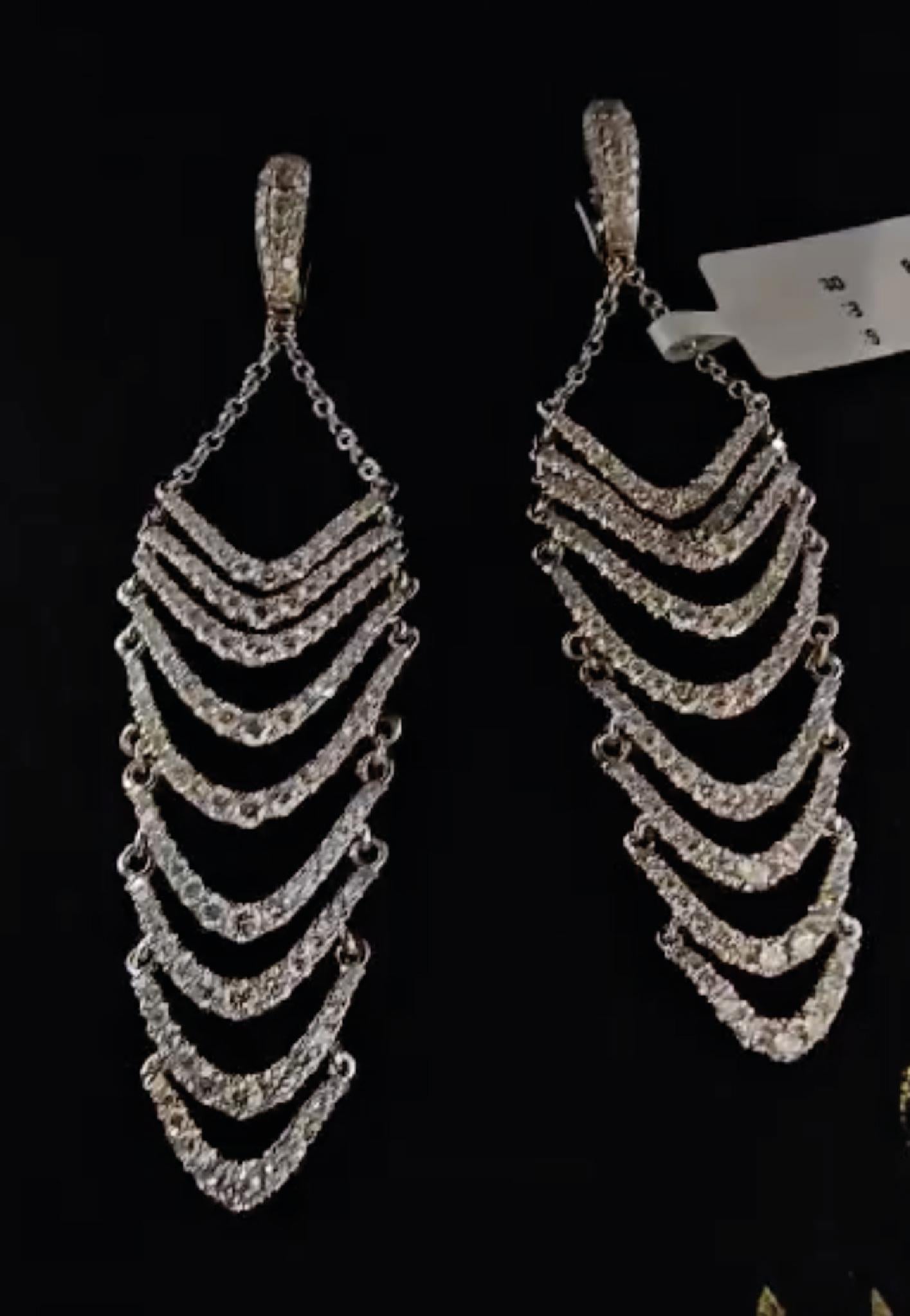 Art Deco 18k White Gold Dangling Earrings with Round Cut Diamonds  For Sale