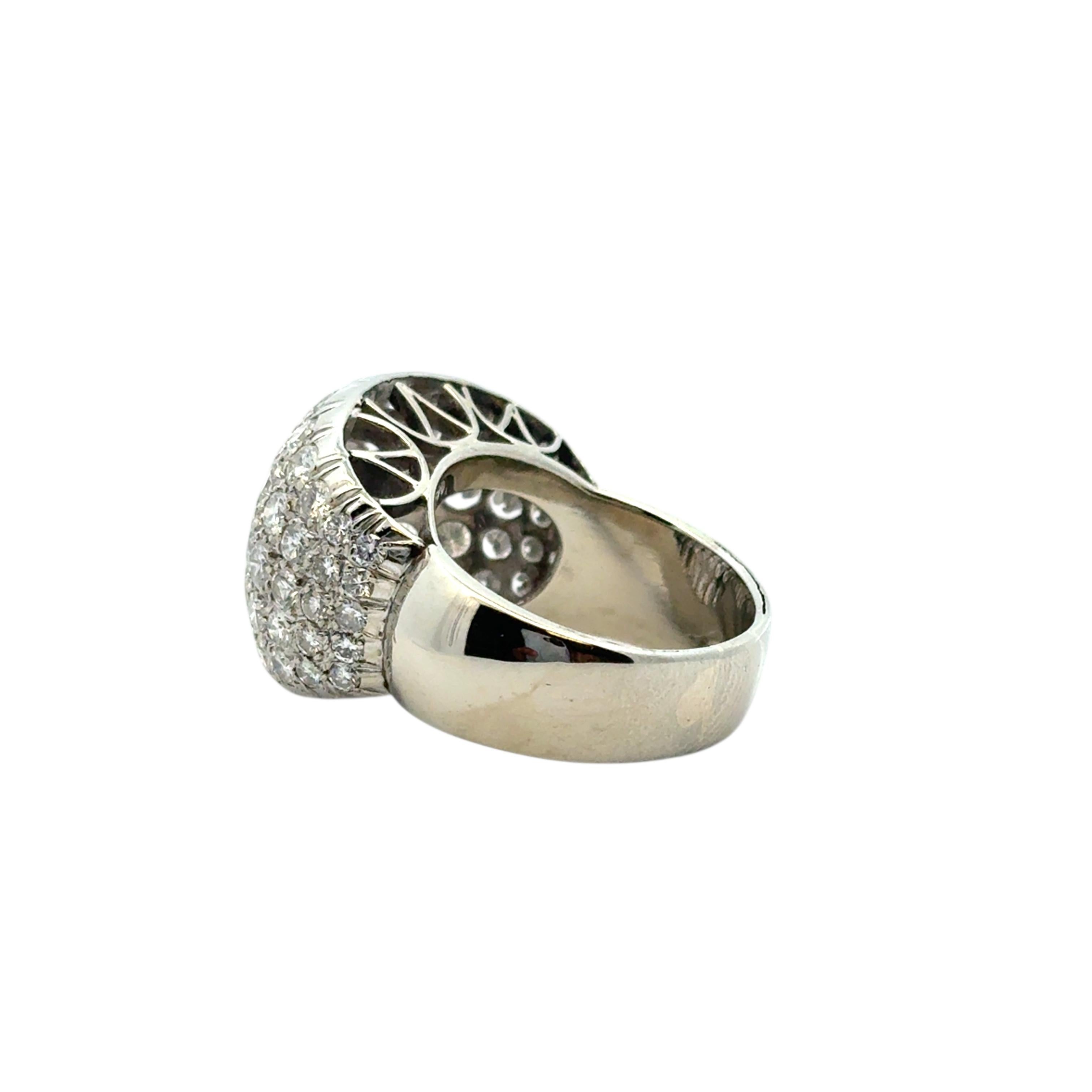18k White Gold Danhier Square Pave Diamond Ring en vente 5