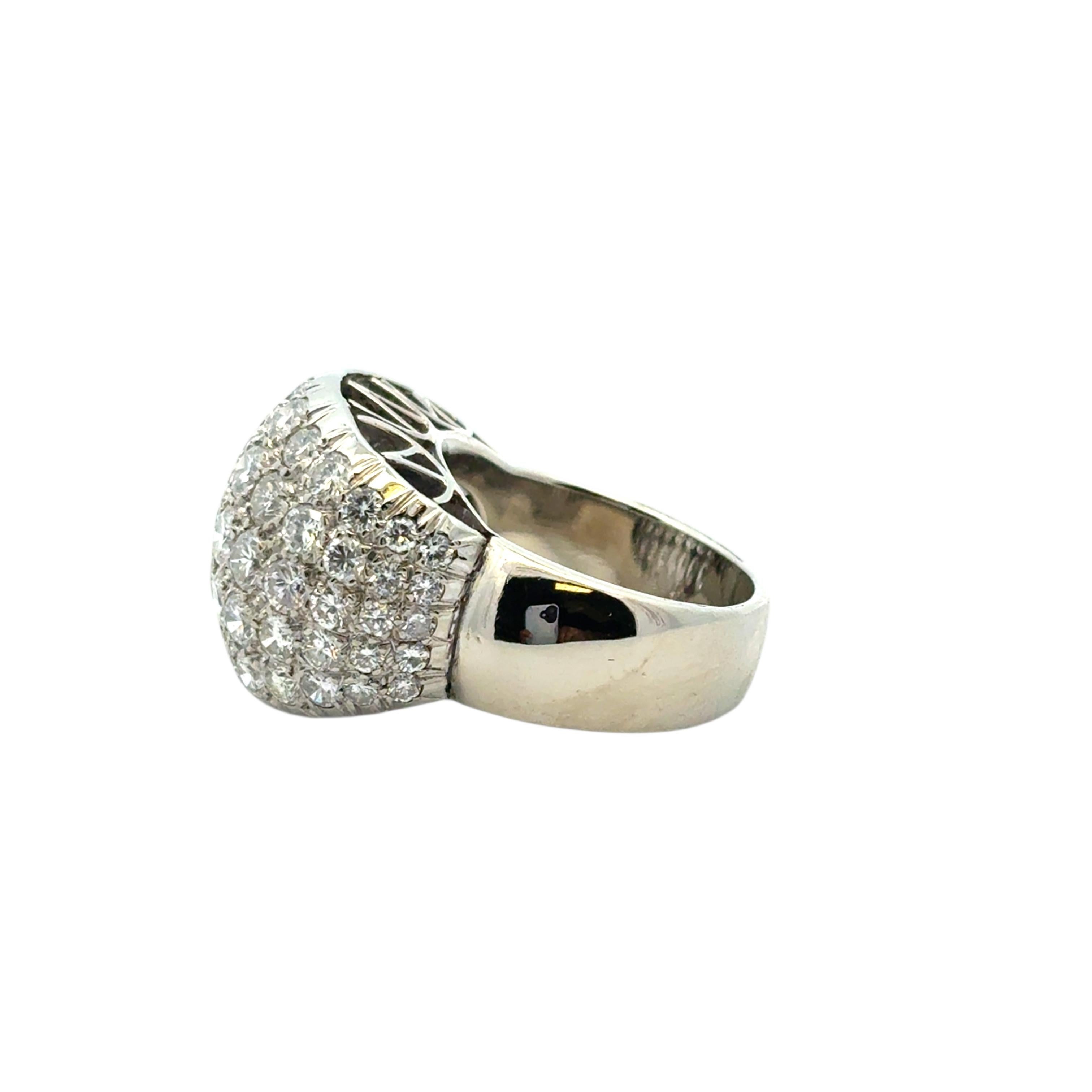 18k White Gold Danhier Square Pave Diamond Ring en vente 6
