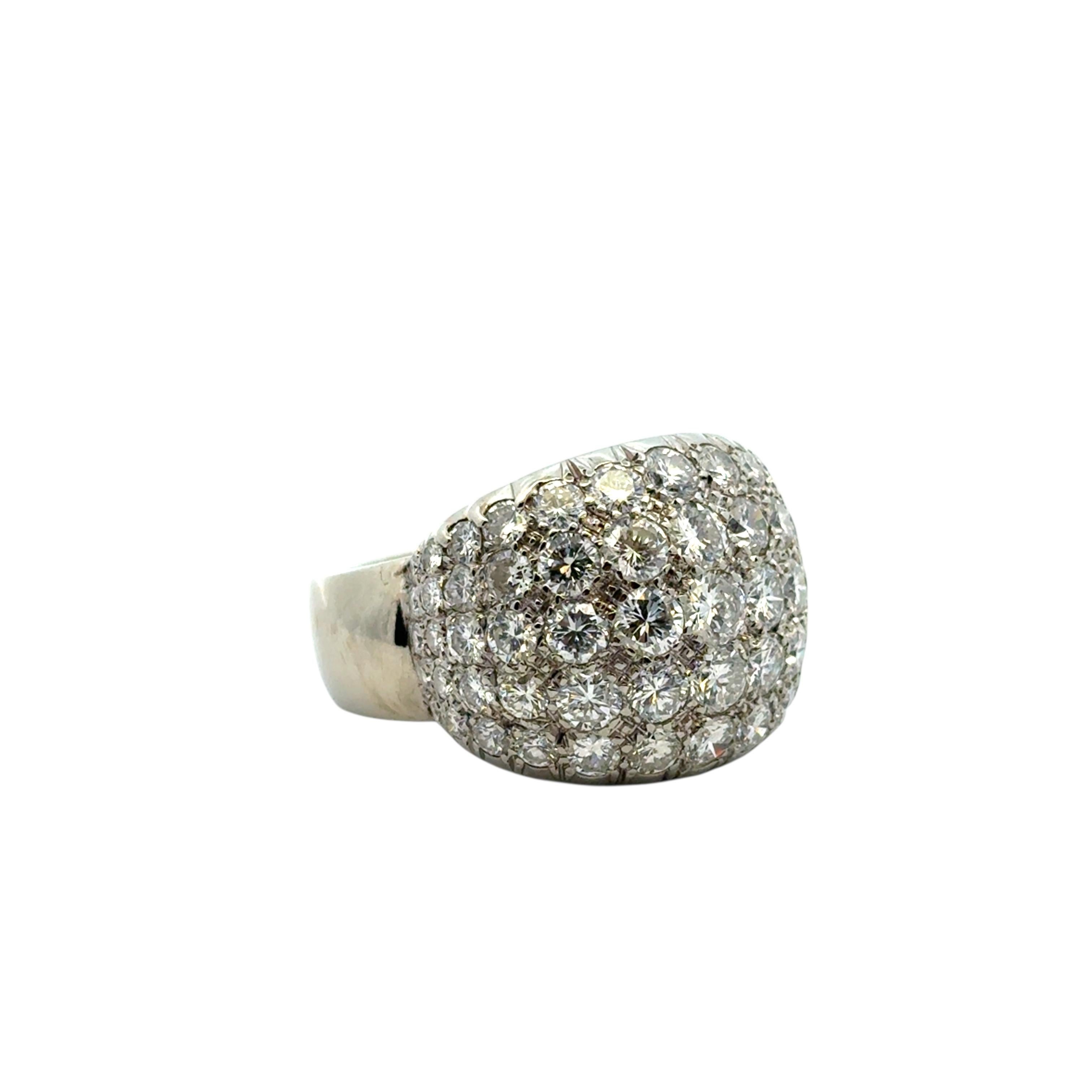 Taille ronde 18k White Gold Danhier Square Pave Diamond Ring en vente