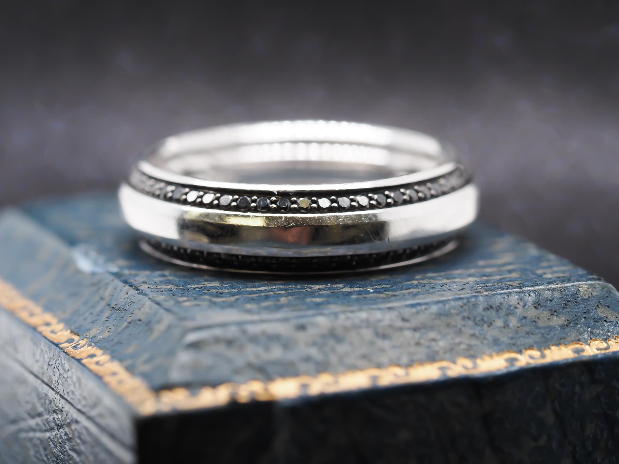 Women's 18K White Gold David Yurman Black Diamond Beveled Band Ring Size 11.5 For Sale