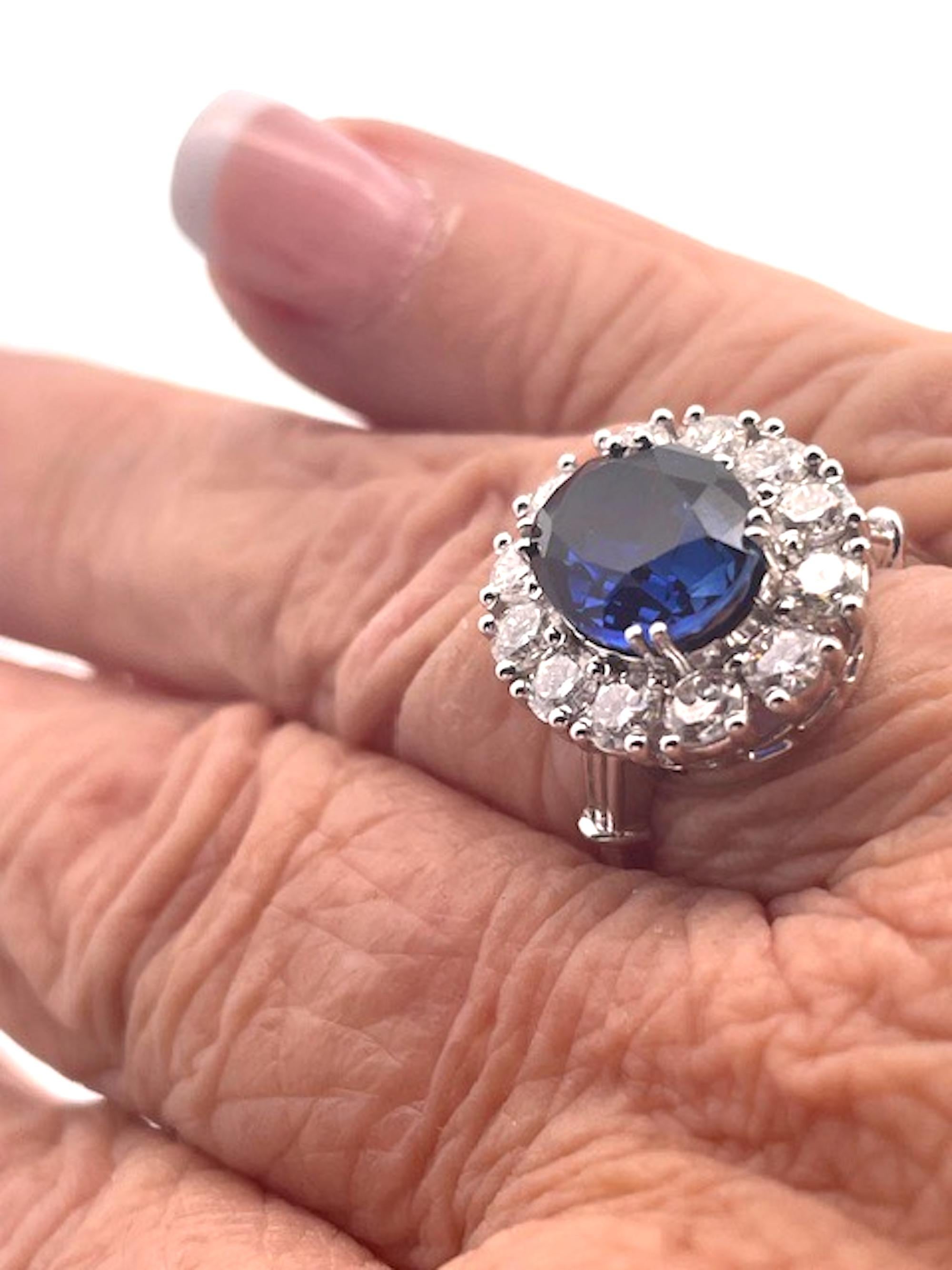 Bague en or blanc 18K avec saphir bleu profond en vente 4