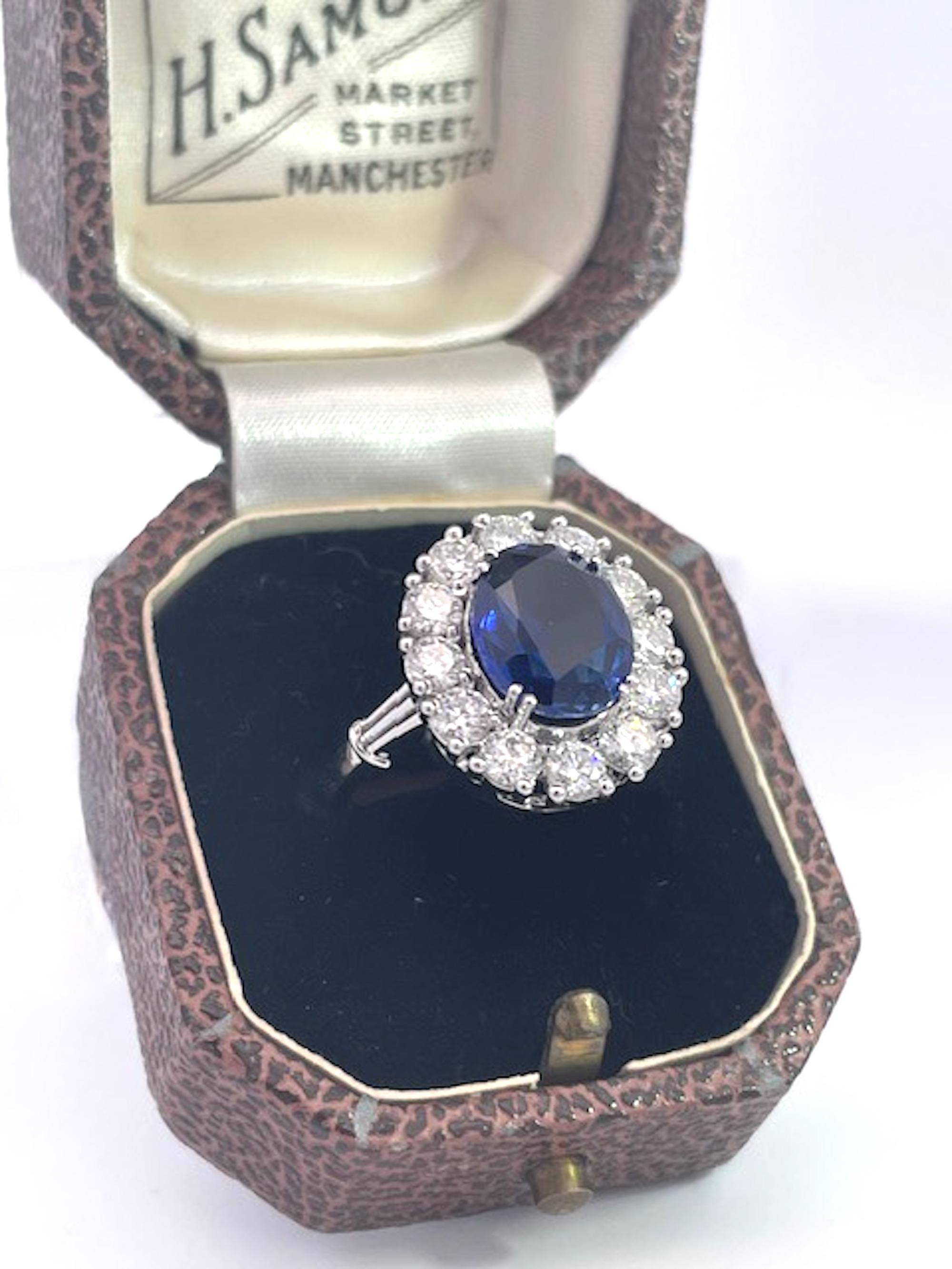 Bague en or blanc 18K avec saphir bleu profond en vente 6