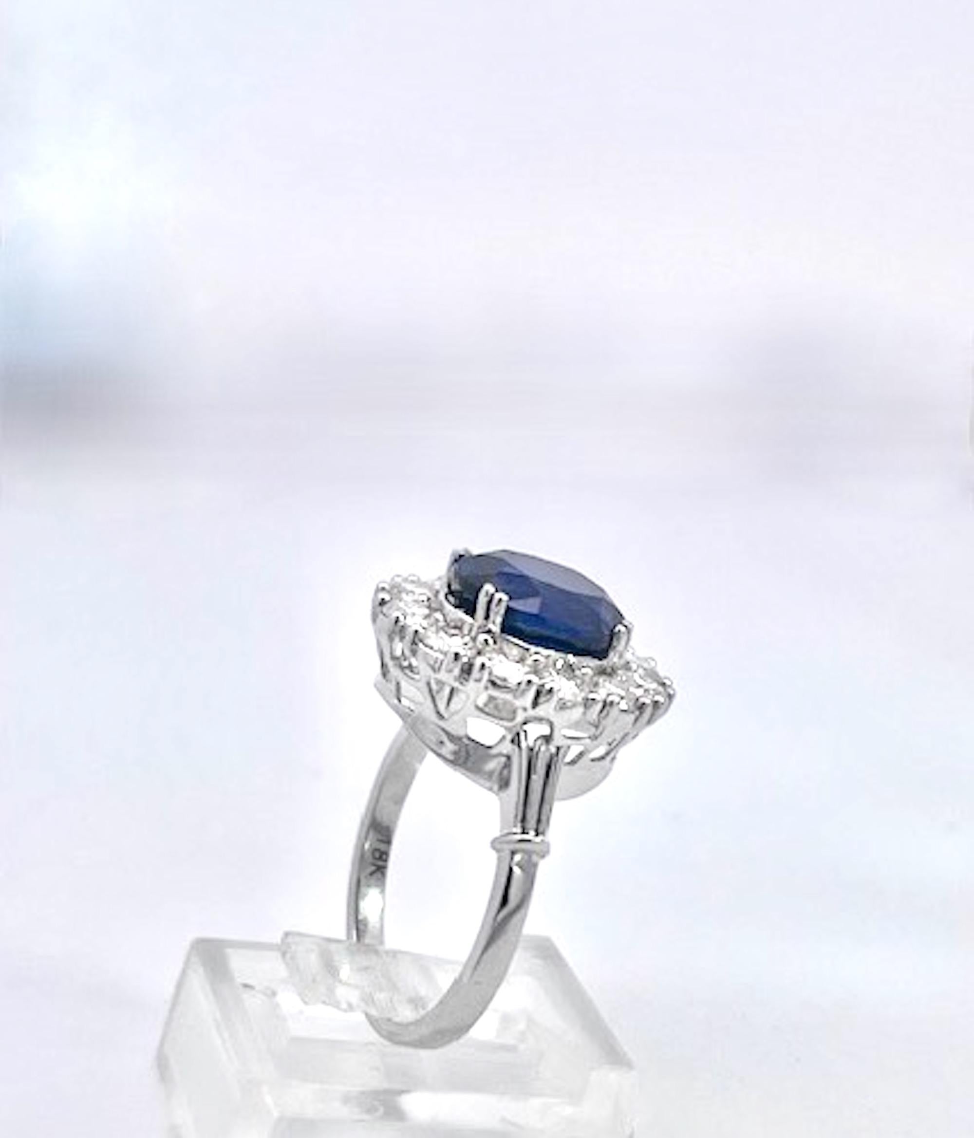Bague en or blanc 18K avec saphir bleu profond en vente 1