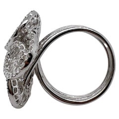 18k White Gold Designer Oval Flower Diamond Ring