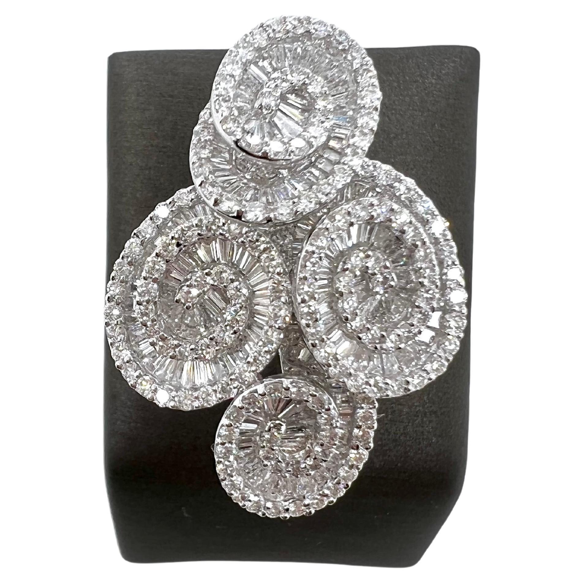 18 Karat Weißgold Designer Oval Blumen-Diamantring für Damen oder Herren im Angebot
