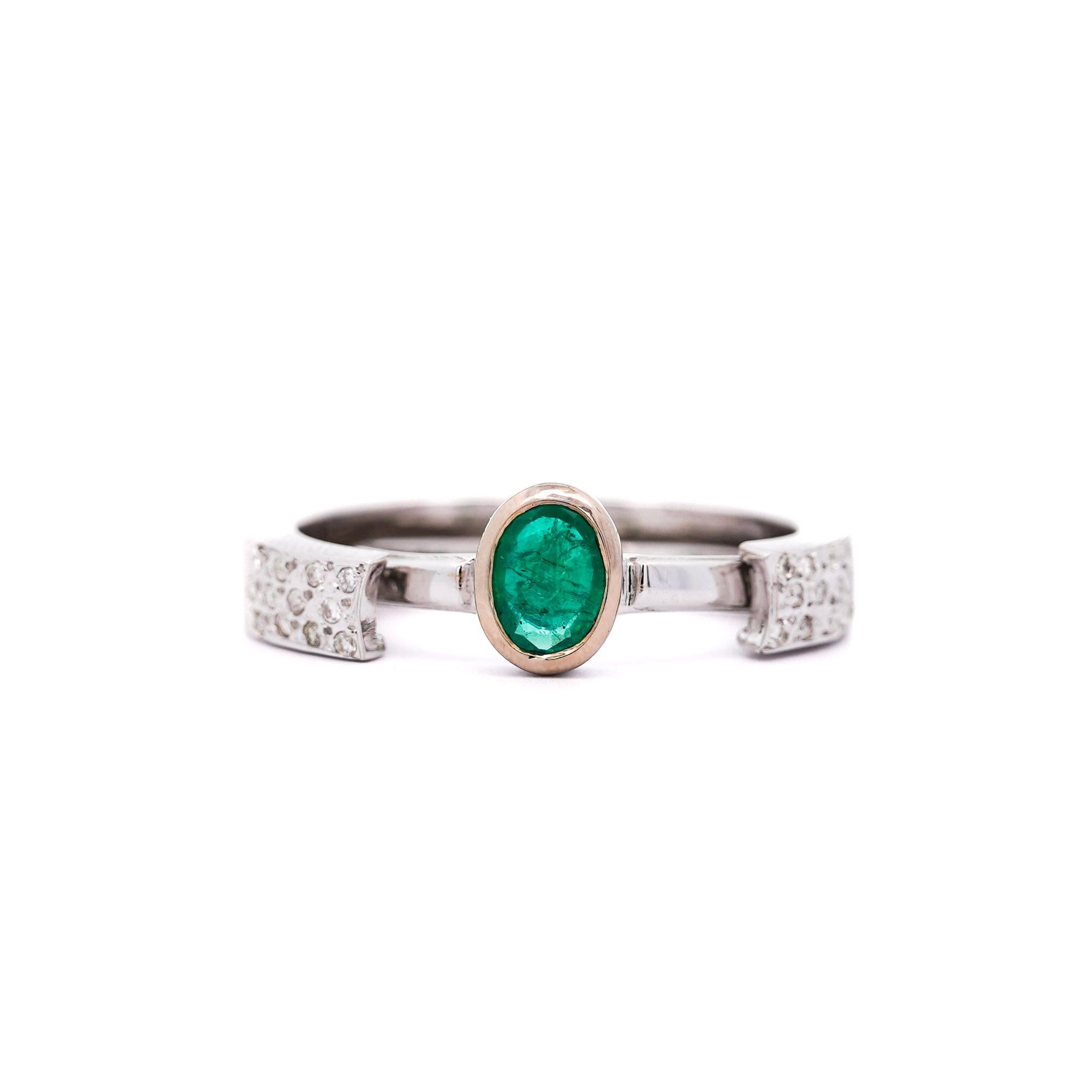 18 Karat Weißgold Abnehmbarer Ring Jacke mit Smaragd und Diamantring mit Lünette und Diamantring (Ovalschliff) im Angebot