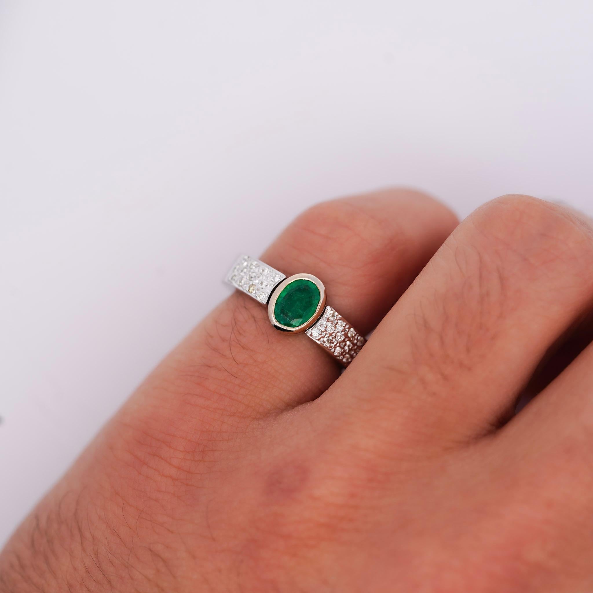 18 Karat Weißgold Abnehmbarer Ring Jacke mit Smaragd und Diamantring mit Lünette und Diamantring für Damen oder Herren im Angebot