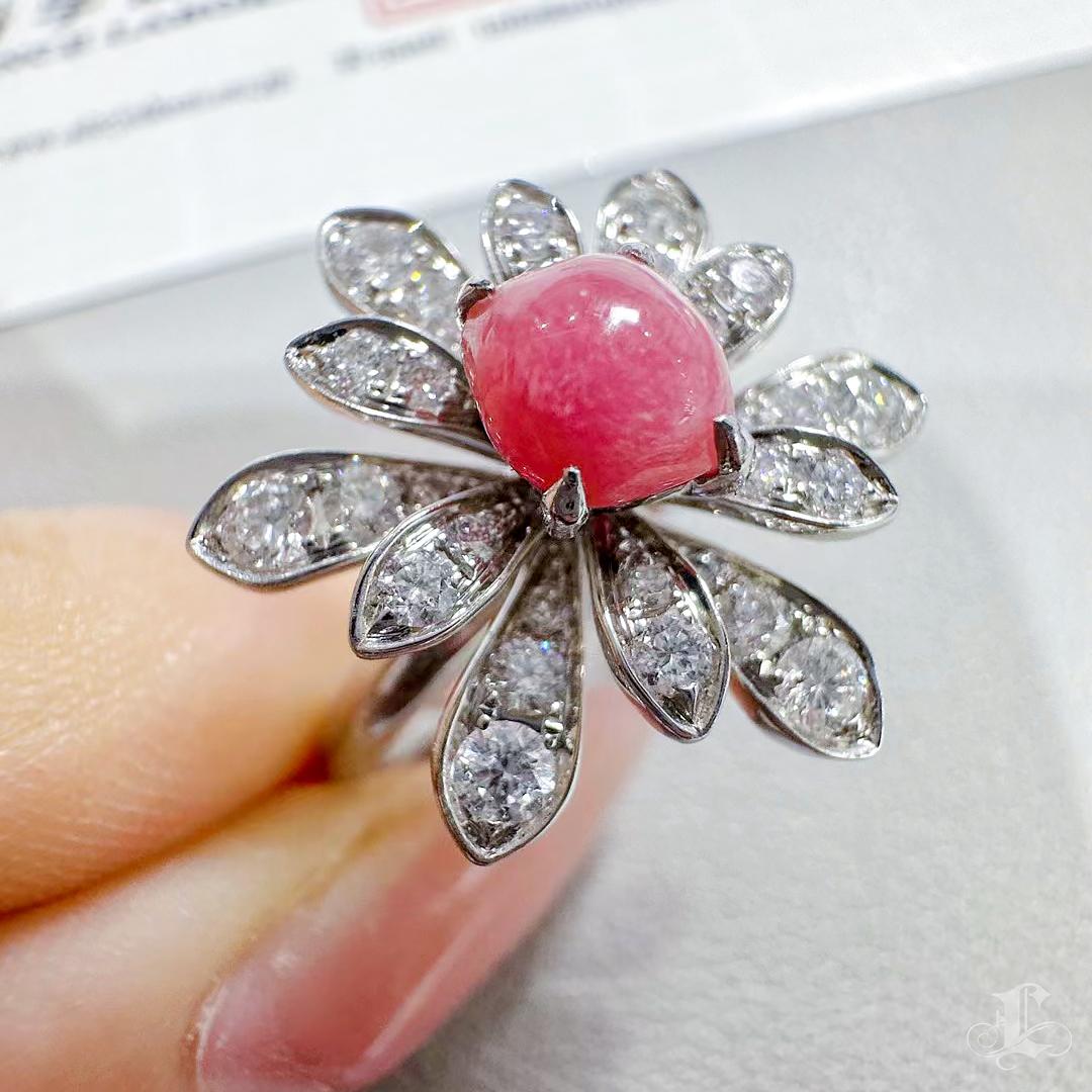 【Conchéa】Aurora Bloom Conch Pearl Petal Ring — 1.05ct For Sale 3
