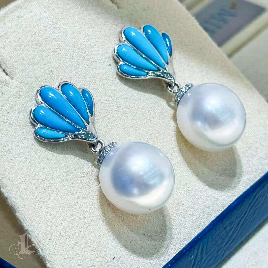 【Caelmare】Shell Bloom Turquoise & Pearl Drop Earrings In New Condition For Sale In New York, NY