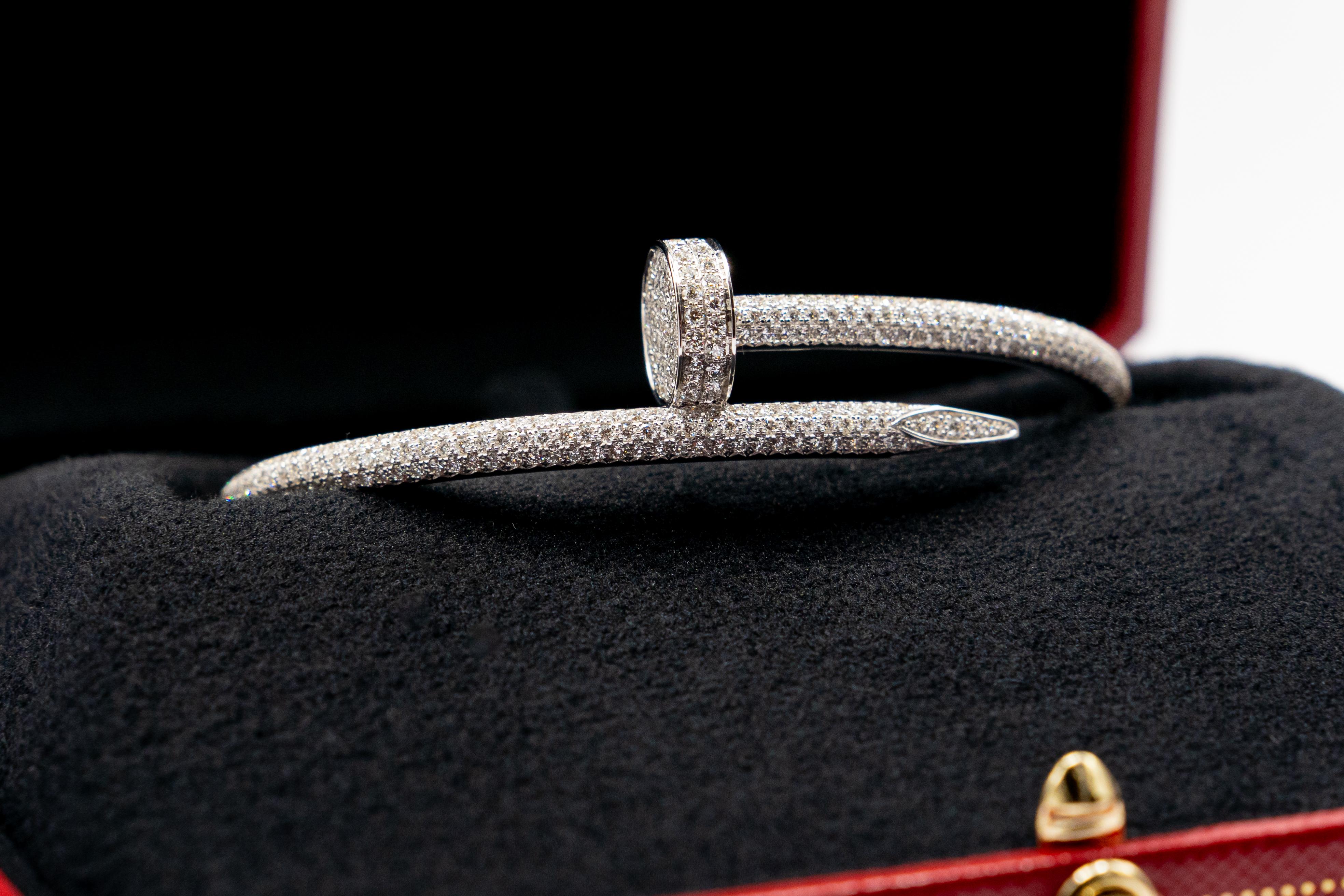  Cartier 18k White Gold Diamond 374 Round Brilliant Cut Totalling 2.26 Carat In Excellent Condition For Sale In Milano, MI