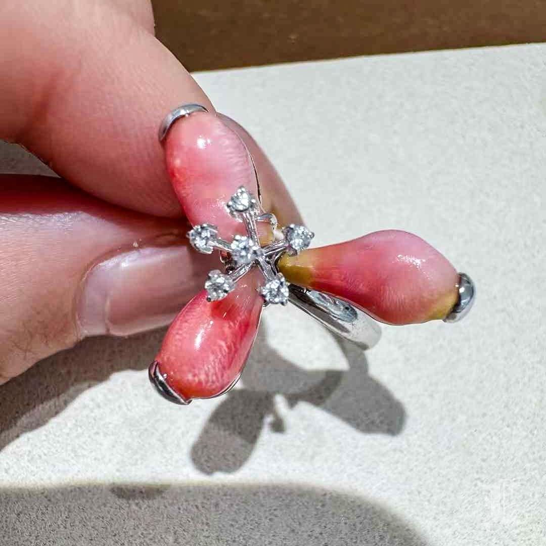 【Conchéa】Dancing Petals Conch Pearl Ring — 6.7ct 6
