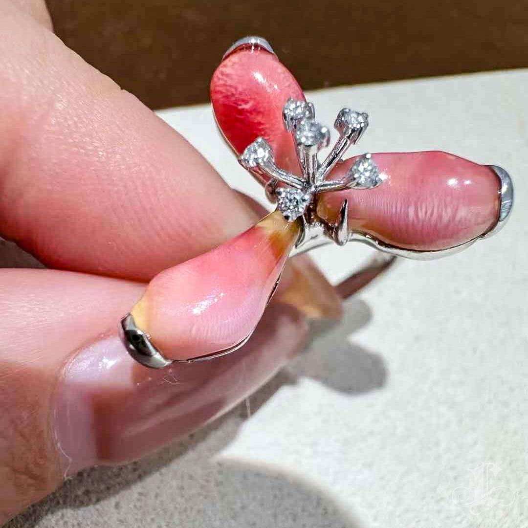 Women's 【Conchéa】Dancing Petals Conch Pearl Ring — 6.7ct