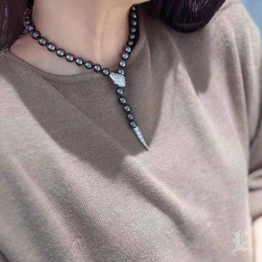 A bold statement of transformation, mystery, and allure — this one-of-a-kind necklace is a contemporary interpretation of the serpent, a timeless symbol of rebirth and feminine power. The piece is composed of 8–10.2mm PSL-certified Tahitian pearls